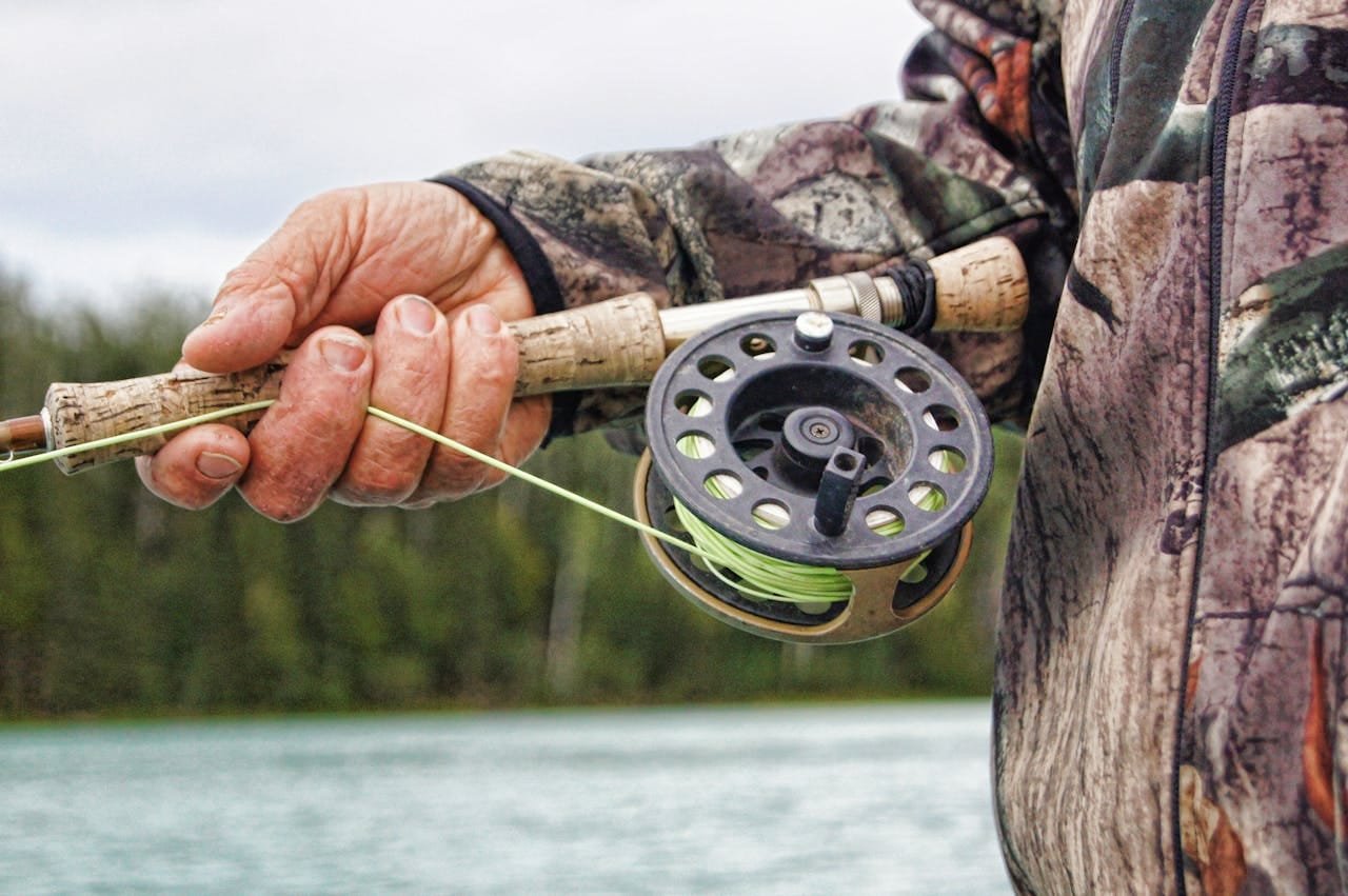 fisherman fishing reel river 39854